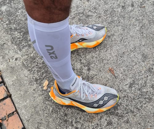 Customer photo review of Saucony Endorphin Pro 4 Hombre Fog Peel