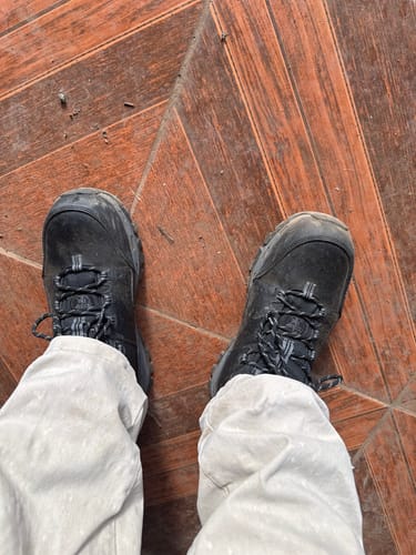 Customer photo review of Botin Skechers Tarver Negro