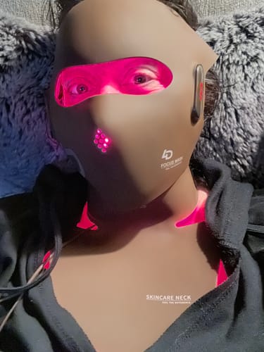 Customer photo review of JOVS LED Anti-Aging Neck & Chest Mask