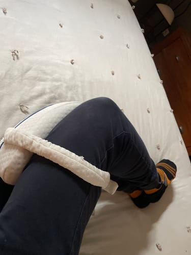 Avis photo d'un client sur Coussin Orthopédique Genoux Cellsius - Le secret d'un sommeil sans douleur