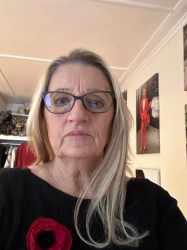 Customer photo review of Face Framing Layers / Clip In Extensions / Human Hair / 14 inches / 15 grams