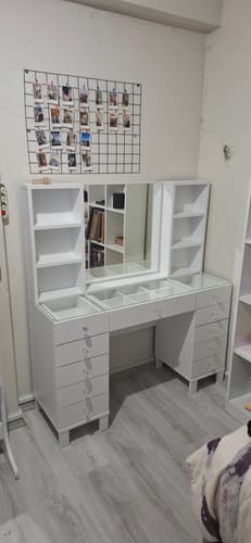 Customer photo review of Rani BJ136 Makyaj Masası Cam Tablalı 11 Çekmeceli Raflı Aynalı Takı Düzenleyici Beyaz