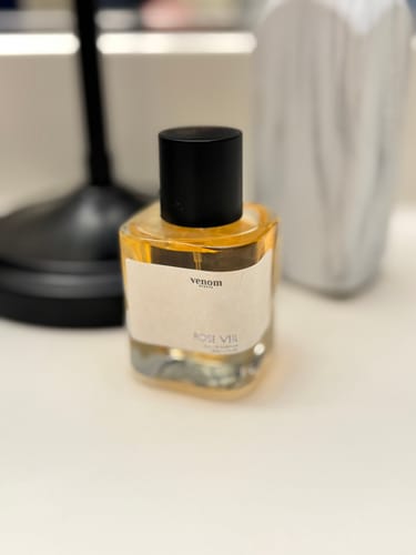 Customer photo review of Venom™ Luxe Collection