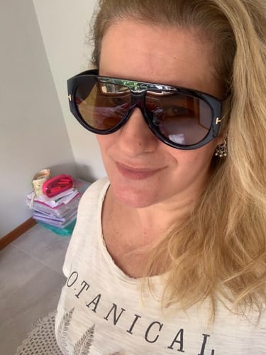 Customer photo review of Óculos Brienza