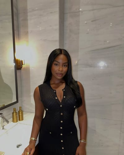 Customer photo review of Silky Straight Glueless Wig 5x5 Swiss HD Lace Invisible Knots 180% Density