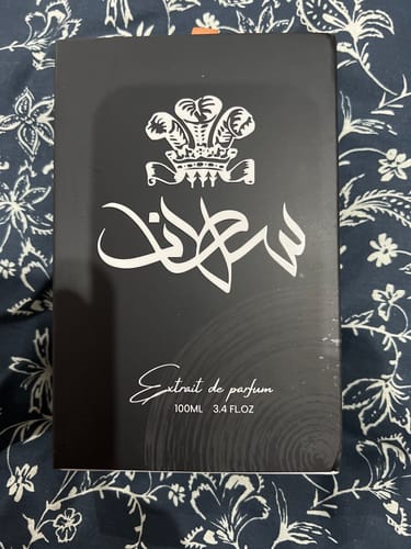 Customer's photo of the black packaging box for the Sultan Extrait de parfum.