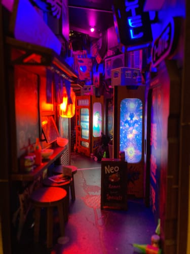 Customer photo review of Neo Ramen MiniAlley – A Cyberpunk DIY Diorama Booknook