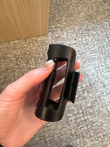 Customer holding the matte black cloud clip in their hand.