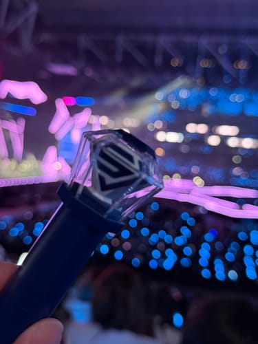 Customer photo review of SM Fansignal Lip Balm - NCT, aespa, Red Velvet, Girls’ Generation, Shinee, Riize, Superjunior (2nd)