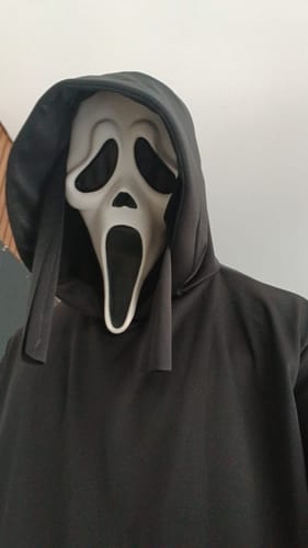 Customer photo review of Manto Clássico Ghostface - Tecido Premium