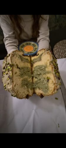 Customer photo review of Panettone Artigianale con EXTRA crema di Pistacchio | 1,5kg