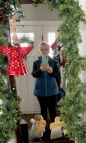 Reviewer taking a mirror selfie wearing the Ellis Seamless Tights layered under a vest.