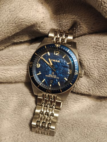 Customer photo review of Ocean Series | 1984 Antarctic Expedition | 200m Waterproof | Calendar | Luminous | Dive | 40mm