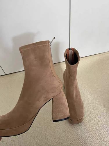 Customer photo review of Retro-style fleece-lined warm ankle boots