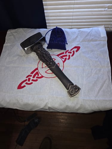 Customer photo review of Viking unique hammer "Goibniu"