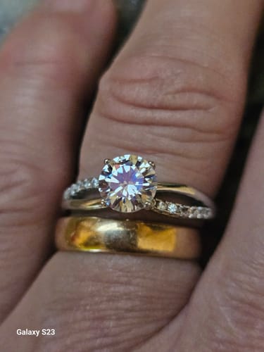 Customer photo review of Anello Solitario "Luce Eterna" Moissanite Autentica in Argento Sterling 925