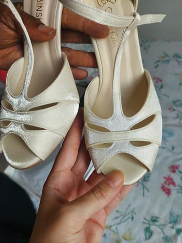 Customer photo review of Sandália Noiva Velvet Off White