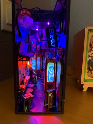 Customer photo review of Neo Ramen MiniAlley – A Cyberpunk DIY Diorama Booknook