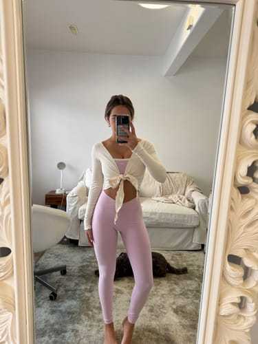 Reviewer taking a mirror selfie wearing the V Legging in Parfait, showing the flattering V-waistband fit.