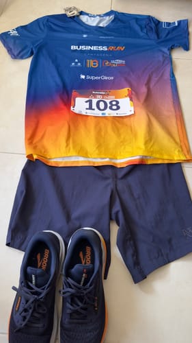 Customer photo review of Brooks Adrenaline GTS 24 Hombre Peacoat Orange White