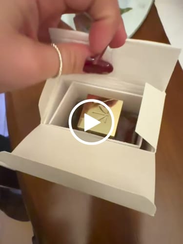 Recensione con video di un cliente su Lettre de Pushkar Ella K