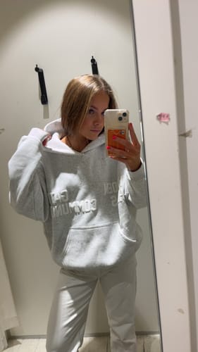 Customer photo review of GATED COMMUNITY HOODIE LIGHT GREY