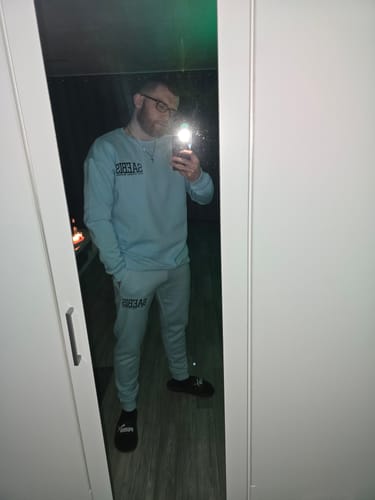 Customer photo review of Lifestyle Herren Jogginghose babyblau mit Stickerei by SAEBIS®