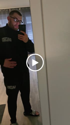 Customer video review of Lifestyle Herren Oberteil schwarz mit Stickerei & Reißverschluss am Kragen by SAEBIS®