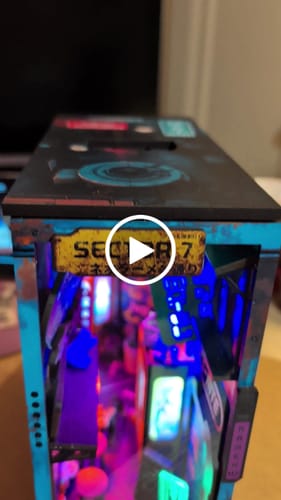 Customer video review of Neo Ramen MiniAlley – A Cyberpunk DIY Diorama Booknook