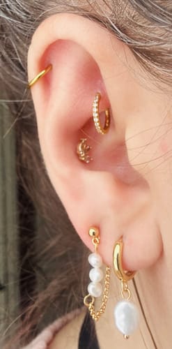 Customer photo review of Nice Earring set