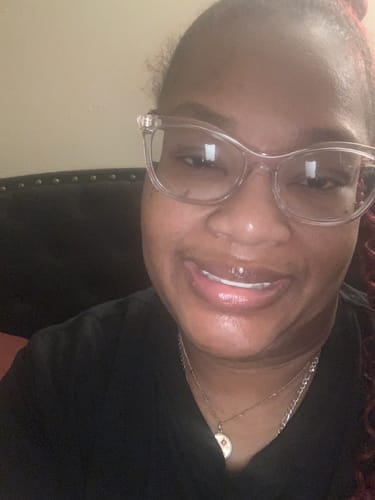 A close-up of a reviewer smiling, showing off their natural-looking and well-fitting FIRST REMAKE Pop On Veneers.