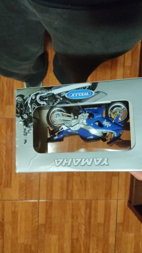 Customer photo review of Moto Yamaha YZF-R1 Motos Escala 1:18 - Welly