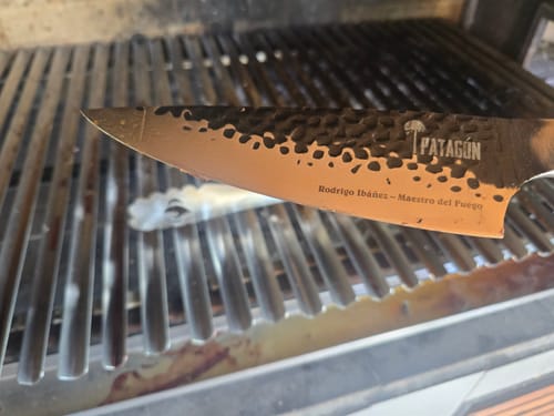 Customer photo review of Cuchillo Parrillero inox. 3 capas hoja 20 cm Martillado PATAGÓN - PIÑON