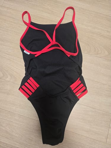 Customer photo review of LENNOX ONE PIECE || Black|Ruby