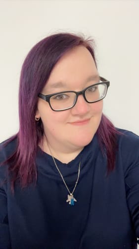 Reviewer shows their vibrant purple hair, evenly colored with the Instant Dye Shampoo.