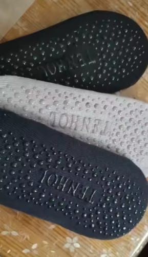 Customer photo review of ALOMIE Pilates Grip Socken™