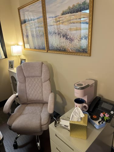 Customer photo review of Homrest Big and Tall Office Chair with Ergonomic Design and Heated, Pink