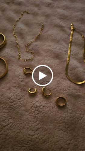 Customer video review of Chelsea Herringbone Necklace (Bundle)
