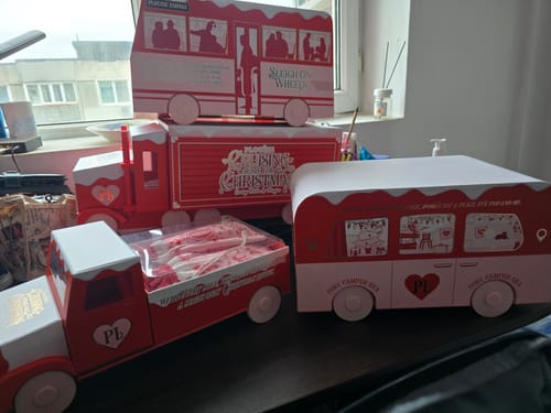 Customer photo review of Cruising Home For Christmas Makeup & Beauty Advent Calendar 2025