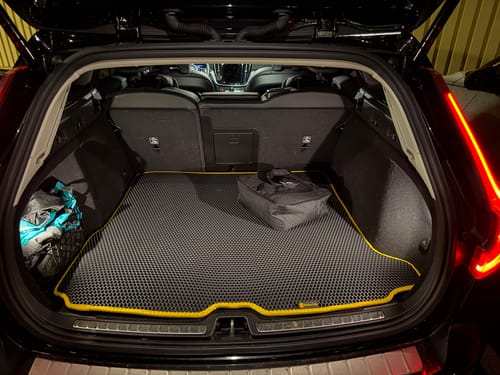 Customer photo review of Kofferraumwanne nach Maß