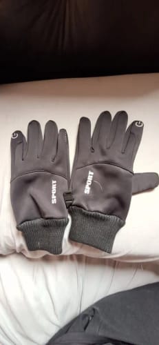 Customer photo review of ThermaGuard™ Waterproof Touchscreen Winter Gloves – Ultra-Warm, Full-Finger Protection