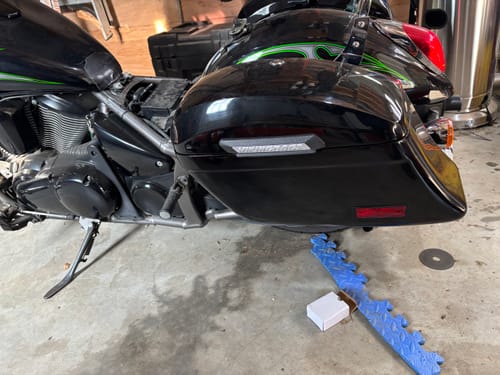 Customer photo review of 44L - Lamellar Stallion Extra Large Kawasaki Vulcan 900 Custom VN900C Painted Motorcycle Hard Saddlebags