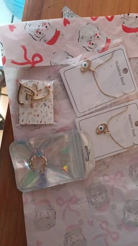 Customer photo review of Aretes corazones dorados- acero inoxidable