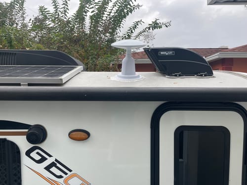 Customer photo review of Magnadyne RVTV2W | Roof Mount Omni-Directional RV Antenna | White