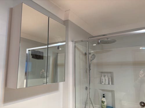 Customer's sparkling clean mirrored cabinet and glass shower door after using the KoalaCloth.