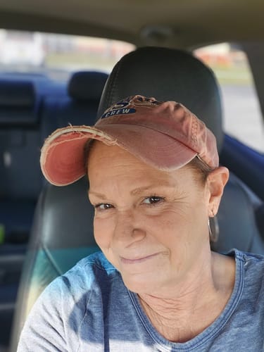 Reviewer who feels focused and energetic from Infinite Brain, smiling in a car.