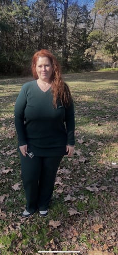 Reviewer showing the full fit of the Evie Ribbed Tunic in Deep Timber while standing outdoors.