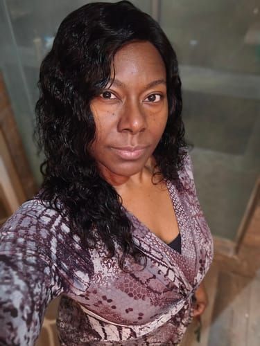 Customer photo review of Bobbi Boss 100% Unprocessed Remy HD Lace Bundle Hair Wig -WET & WAVY 20"