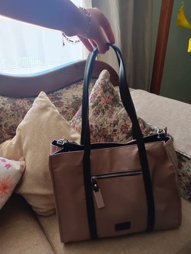 Reseña con foto de un cliente sobre Cartera De Hombro New Office