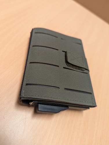Customer photo review of Tactical Wallet First Edition- Steingrau Oliv